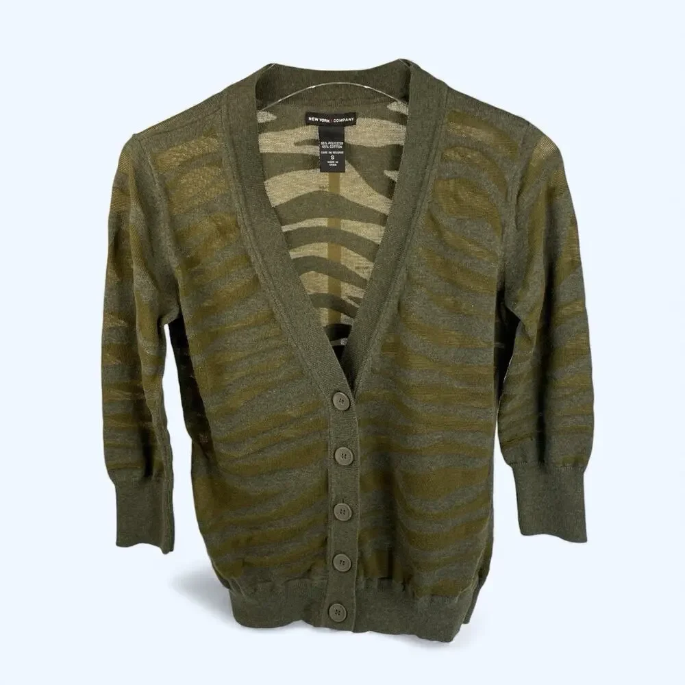 New York & Company V Neck Cardigan Animal Print Pattern Green Small 3/4 sleeve